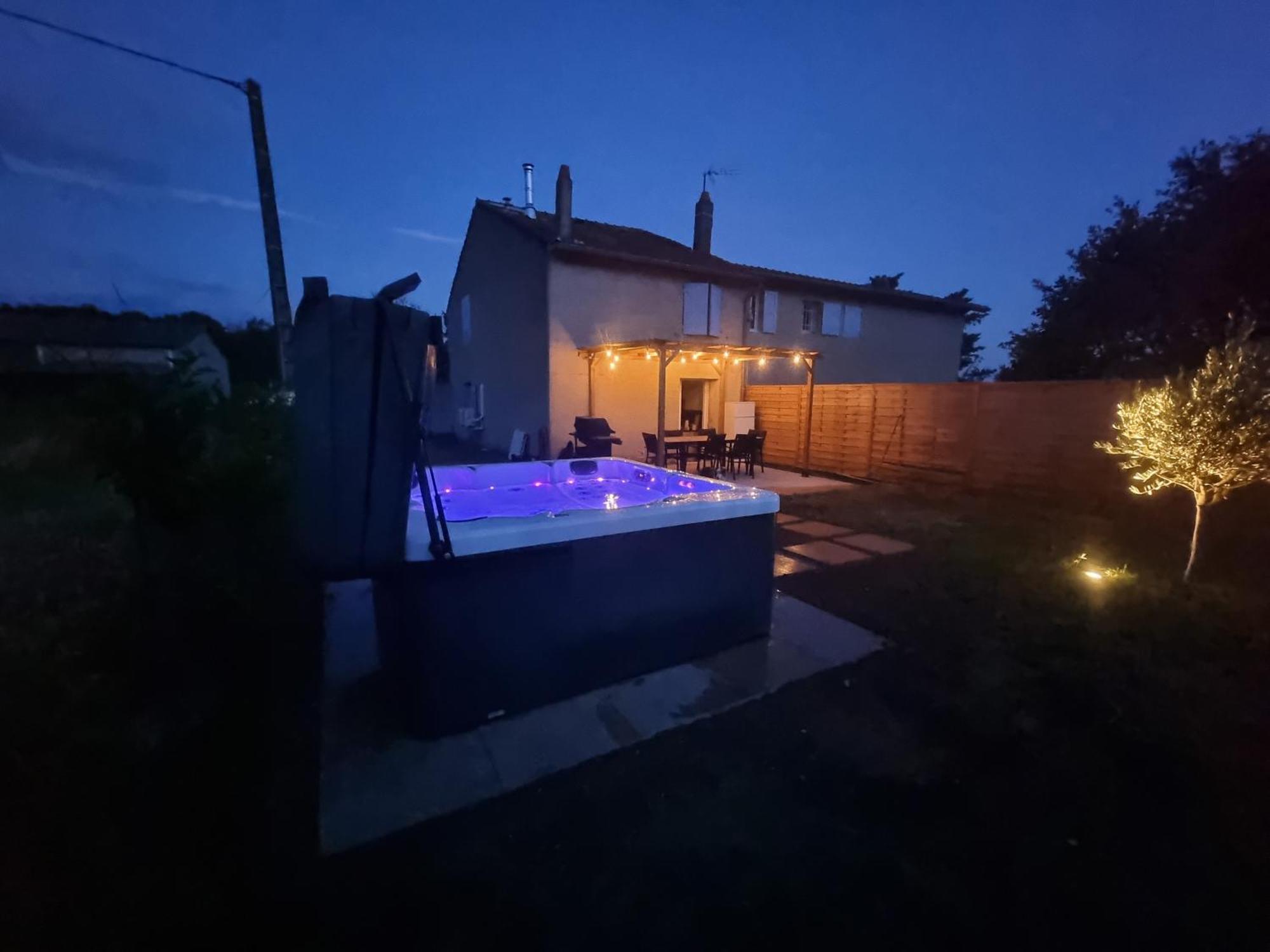 Maison 2 Chambres Avec Exterieur Et Jacuzzi Bourg-les-Valence Exterior photo